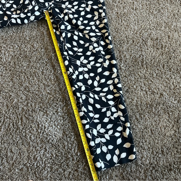 TALBOTS 8 Hampshire Ankle Pants Straight Leg Cropped Paisley Black Cream Leaves - Picture 6 of 10